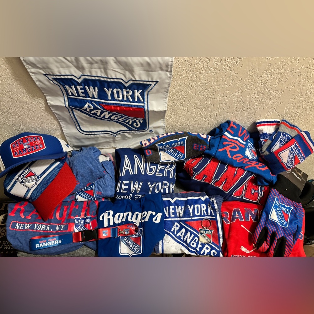 Huge 15 Piece Bundle of New York Rangers Shirts, hats & More (Mostly Women’s XL)